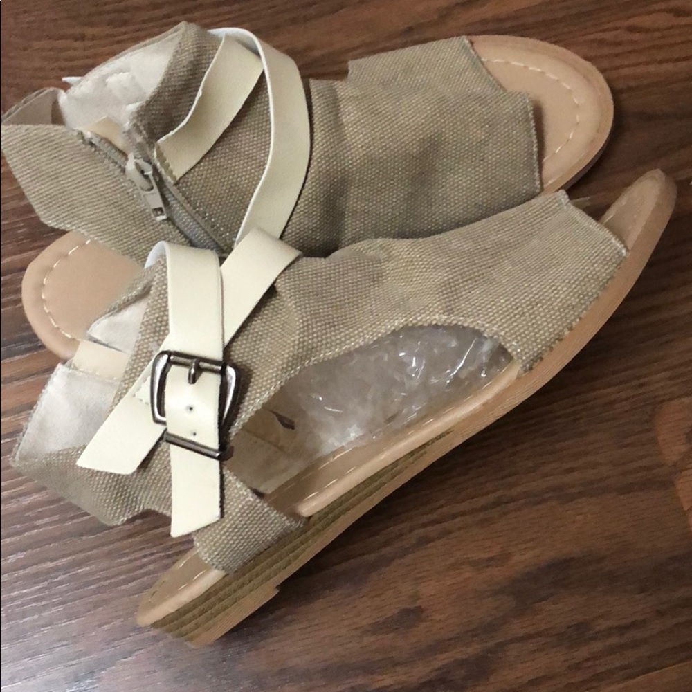 NWT! Sandals